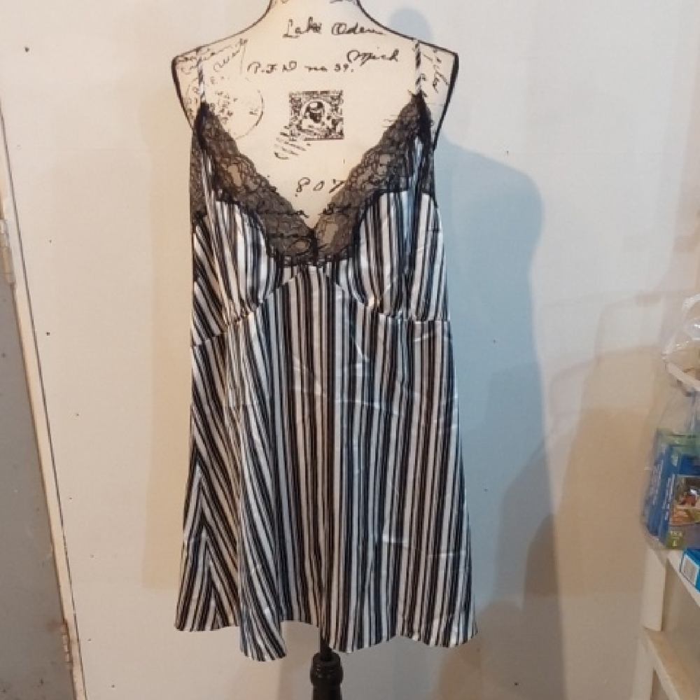 Frederick's of Hollywood| Black and White Striped Chemise Satin Robe Set Sz.XL - Picture 2 of 11